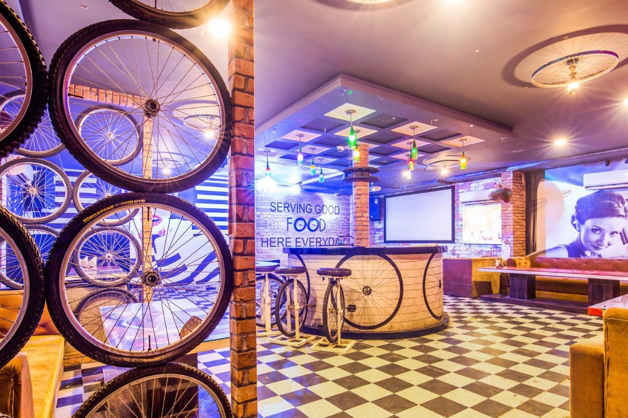 Fabhotel Star Of Taj Restobar Fatehabad Road Agra  Eksteriør billede